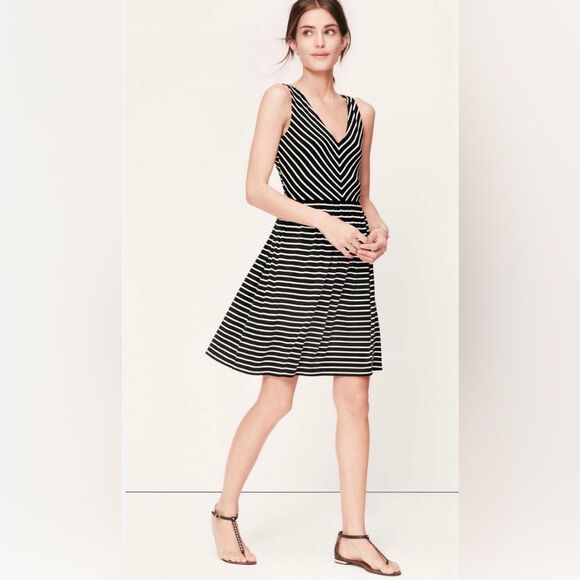 LOFT Black & White Striped Crossover Keyhole Back Sleeveless Mini Dress M Petite - Picture 1 of 10
